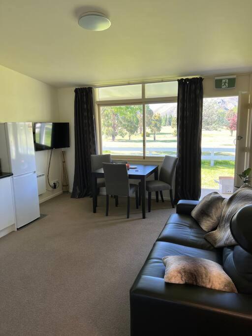Unit A9, Adorable Holiday Unit With Stunning Views Otematata Exterior foto